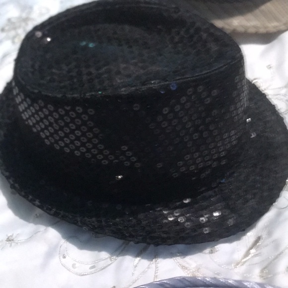 Lot of 5 women’s hats - Picture 4 of 5